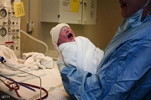 کوچکترین نوزاد جهان به دنیا آمد