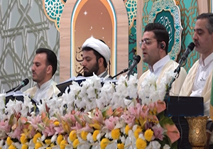 گسترده شدن محفل آسمانی ترتیل خوانی در حرم حضرت معصومه (س) + فیلم حواشی دیدار پرسپولیس و سپاهان؛ از زمین فوتبال تا سالن کنفرانس مربیان + فیلمشیعه و سنی بر سر سفره مهمانی خدا + فیلم