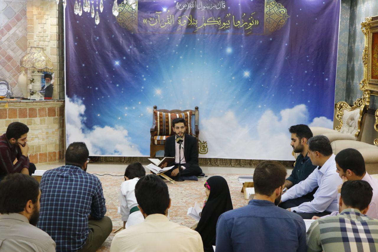 اولین جلسه خانگی قرآن نفحات برگزار شد /جلسات خانگی قرآن؛ زمین خاکی هنر تلاوت قرآن کریم+عکس