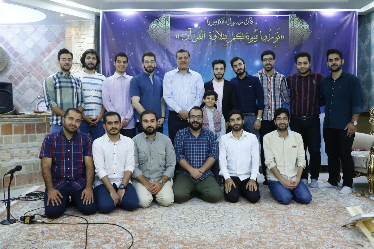 اولین جلسه خانگی قرآن نفحات برگزار شد /جلسات خانگی قرآن؛ زمین خاکی هنر تلاوت قرآن کریم+عکس