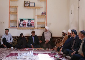دیدار امام جمعه قزوین با خانواده شهیدان عسگری