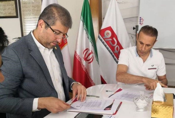 گل&zwnj;محمدی: حمیداوی و باشگاه پدیده با انتقالم به پرسپولیس مخالفت کردند/ وقتی به تمرین آمدم یعنی همه چیز تمام است