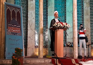 اصفهان در زمینه شعر و ادب تاریخ درخشان و پرفروغ دارد