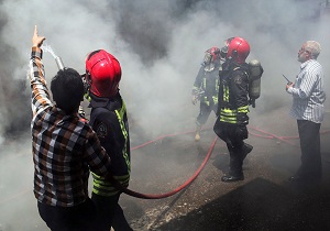 یک آتش نشان حین اطفای حریق در اهواز مصدوم شد