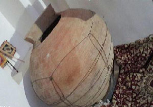 انتقال خمره سفالی باستانی به موزه مردم شناسی مهاباد