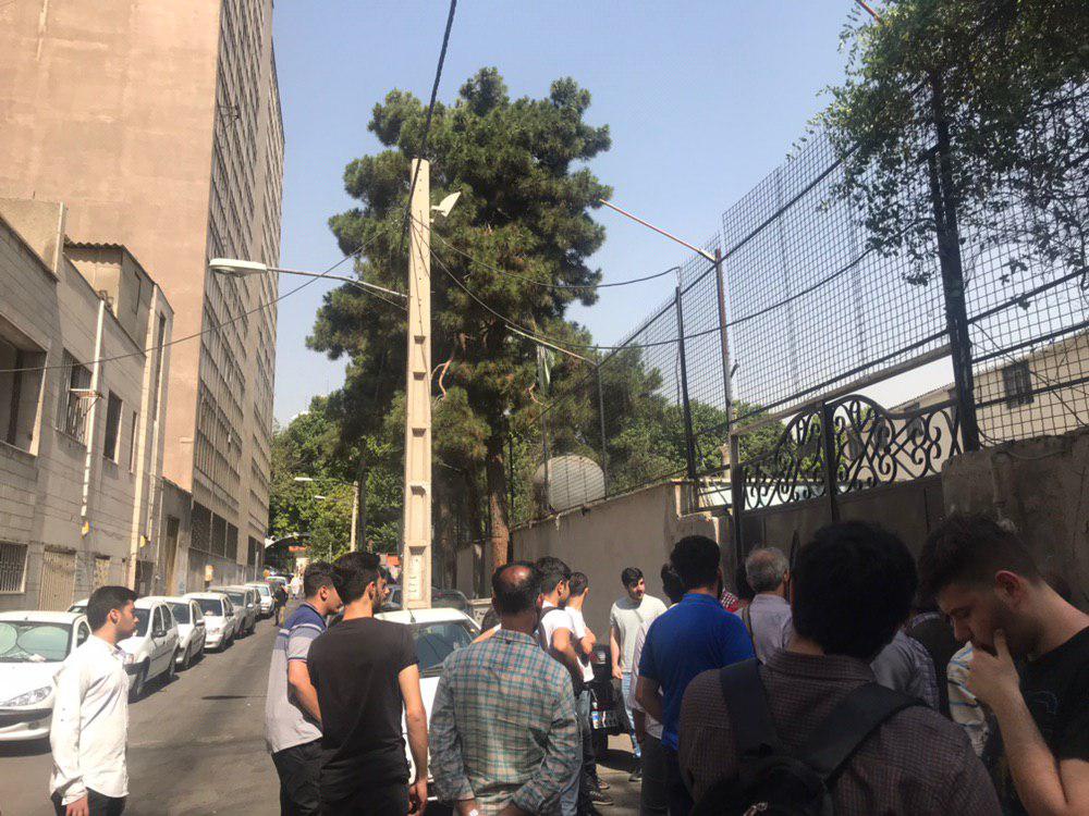 چشم طمع بنیاد شهید به مدارس پایتخت/ اعتراض دانش آموزانی مدرسه پلمپ شده شهدای هسته&zwnj;ای به ماجرای پلمپ