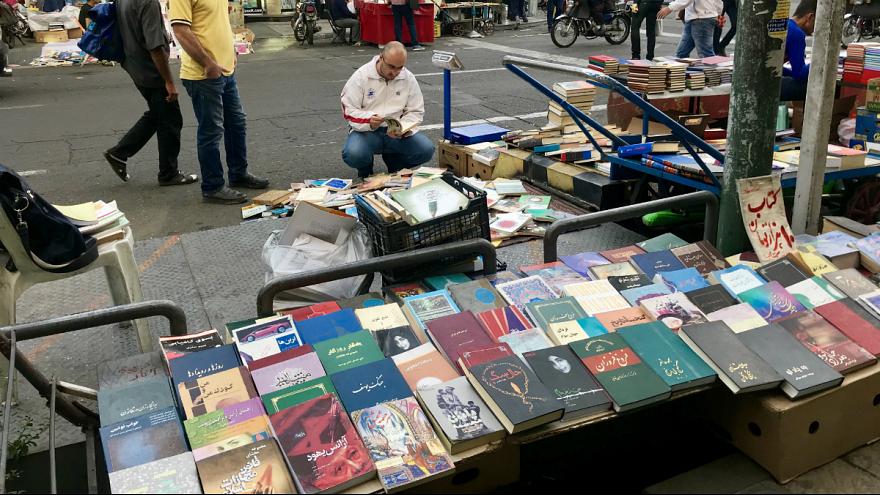 عوامل موثر در قاچاق کتاب