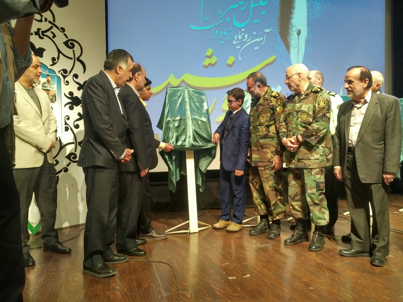 مراسم رونمایی از کتاب اجابت خورشید برگزار شد