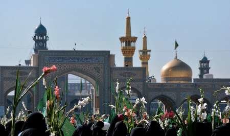 گلباران حرم امام رضا (ع) در سالروز ولادت حضرت معصومه (س) و آغاز دهه کرامت +فیلم