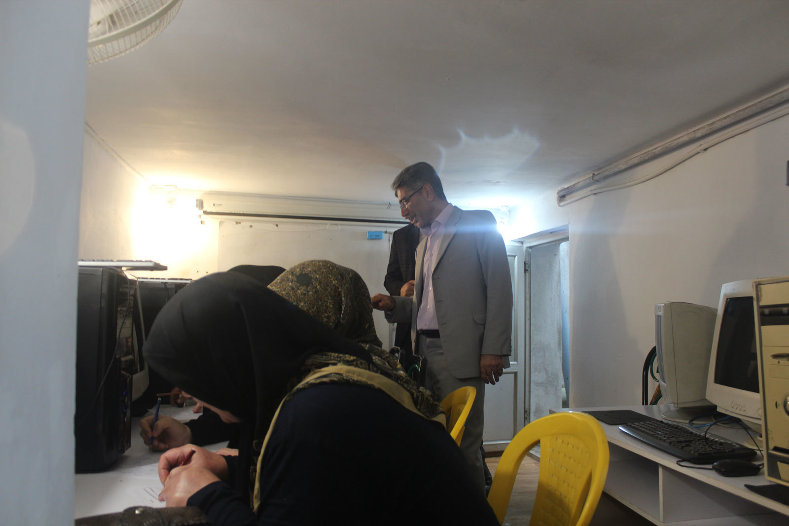 شرکت ۴۰۰ سوادآموز گیلانی در آزمون رایانه