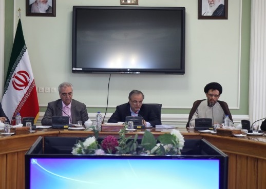 محوریت خدمت&zwnj;رسانی به زائران پیاده با مردم باشد
