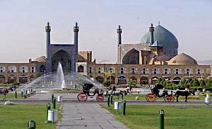 آسیبی به ابنیه تاریخی میدان امام وارد نشده/فرهنگ سازی، کلید حفاظت از آثار تاریخی
