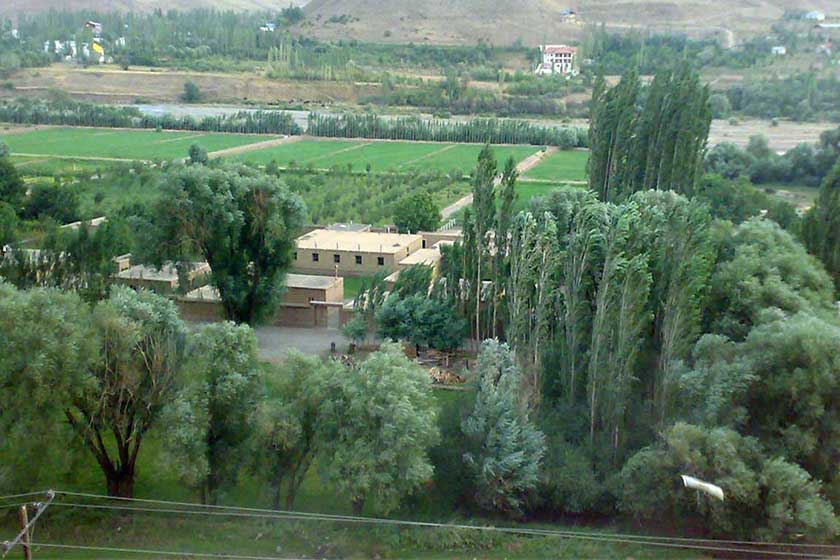 ایست! به روستای ایستا نزدیک می&zwnj;شوید