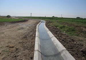 احداث کانال انتقال آب در اراضی کشاورزی آبیک