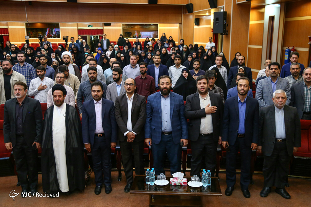 کتاب خاطرات منتشر نشده رهبر انقلاب رونمایی شد کتاب خاطرات منتشر نشده رهبر انقلاب رونمایی شد