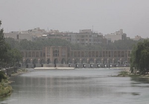 غبار محلی در مناطق مرکزی استان اصفهان