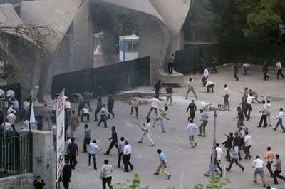 نگاه تقویم رسمی دانشگاه تهران به حادثه ۱۸ تیر +تصویر
