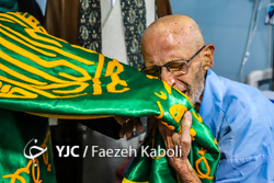 اهتزاز پرچم ۱۴۴ متری امام رضا(ع) در همدان