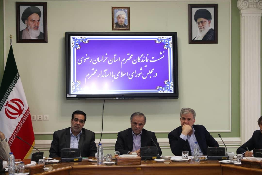 مدیریت استان در توسعه اقتصادی منتظر تفویض اختیار از نهاد‌ ملی نخواهد ماند