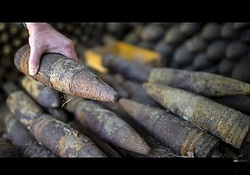 زمین یک خودروی سواری را بلعید! + فیلم