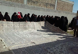 بافت ۱۳۳تخته فرش توسط مددجویان کمیته امداد استان