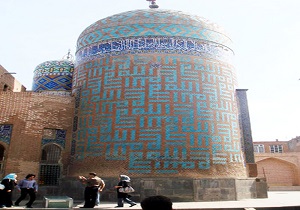 گنبد «الله، الله» در مجموعه جهانی شیخ صفی الدین اردبیلی نورپردازی می‌شود