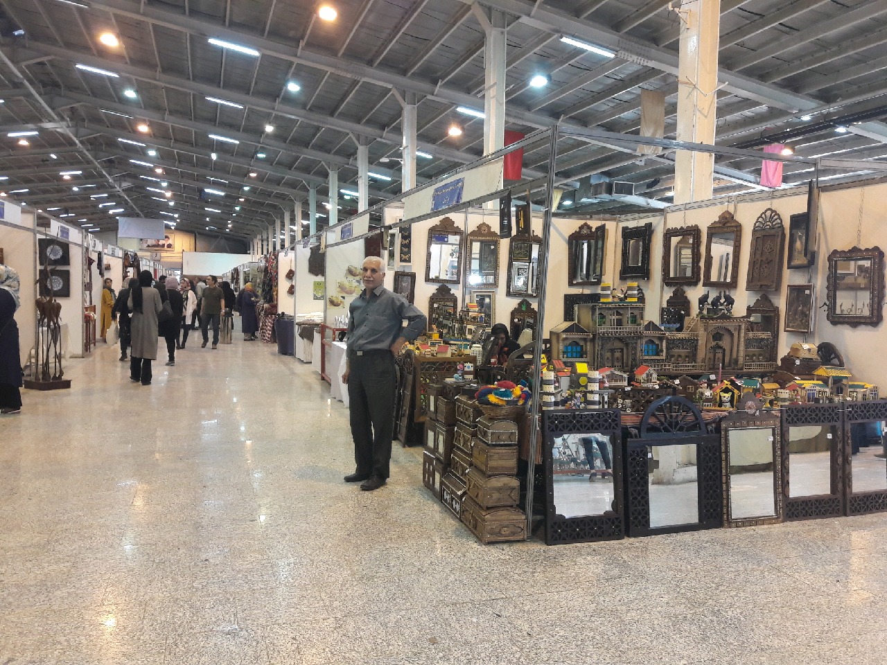 یک سال تلاش هنرمندان برای شرکت در نمایشگاه ملی صنایع دستی