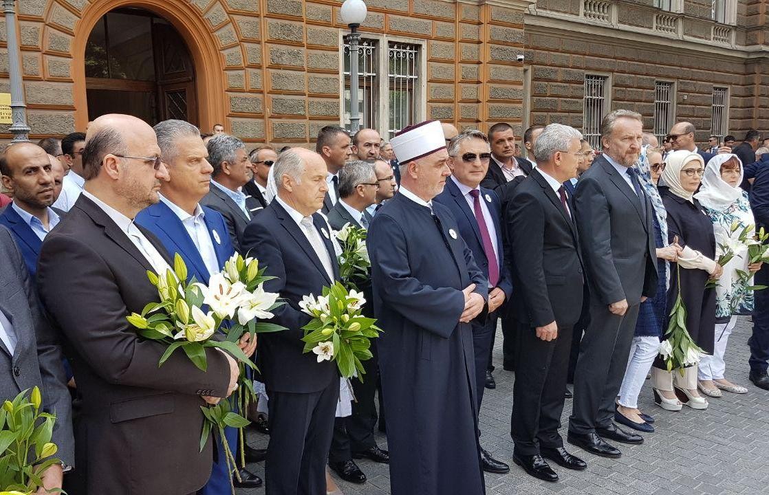 مراسم تشییع ۳۳ شهید سربرنیتسا برگزار شد