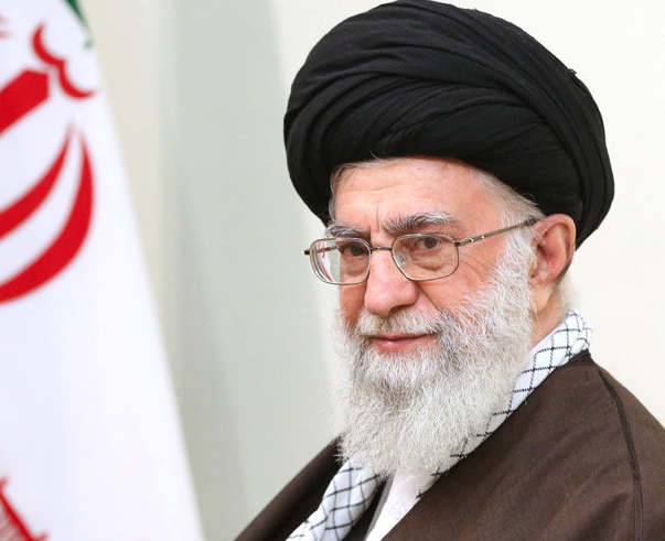نویسنده&zwnj;ای که رهبر انقلاب تربیت فرزندان خود را مدیون کتاب&zwnj;هایش می&zwnj;دانند + عکس