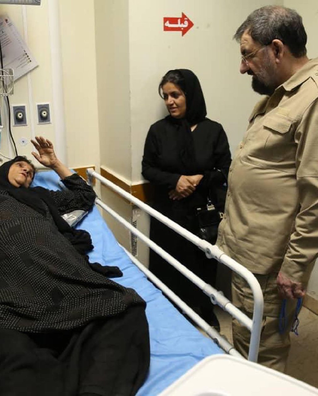 حضور محسن رضایی در مناطق زلزله&zwnj;زده مسجد سلیمان +تصاویر