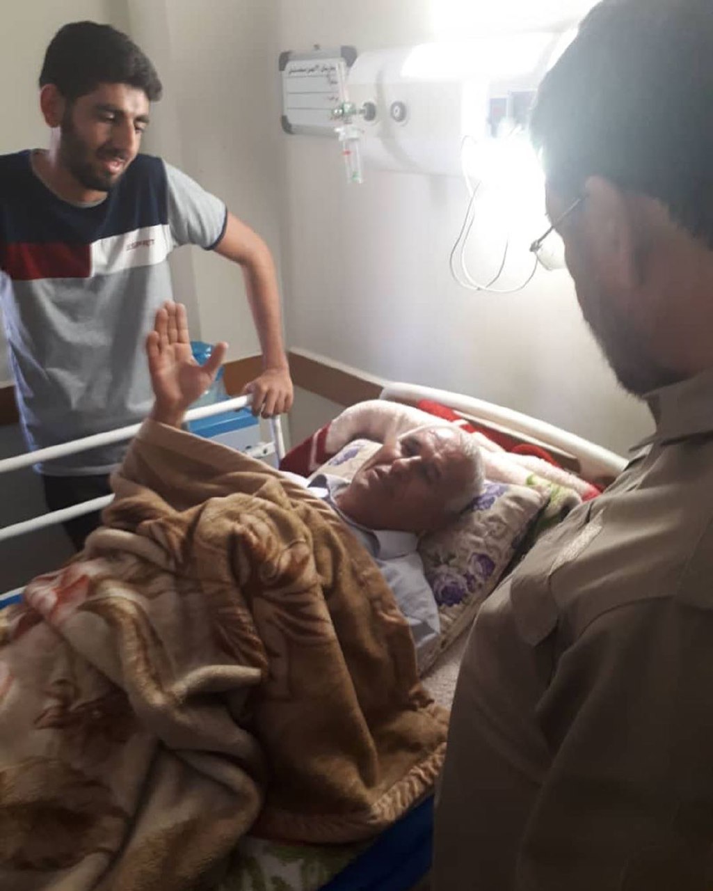 حضور محسن رضایی در مناطق زلزله&zwnj;زده مسجد سلیمان +تصاویر