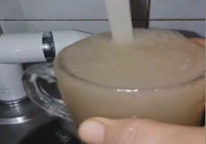 از قطعی برق تا آلودگی آب شرب در منطقه گلستان اهواز + فیلم
