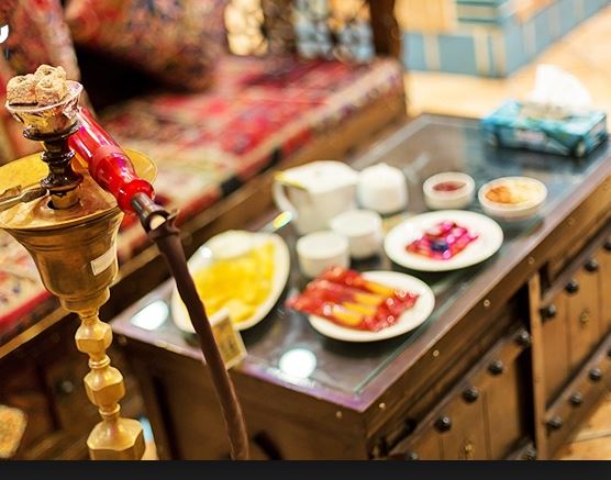 کاظمی/ وای به روزی که بگندد نمک؛ عرضه قلیان در پارک بدون دخانیات مقابل شهرداری تهران