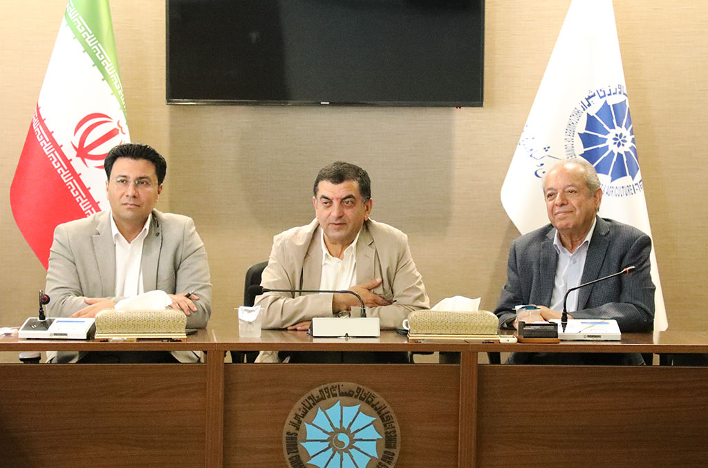 لزوم بازنگری نظام مالیاتی و قانون کار در شرایط جنگ اقتصادی