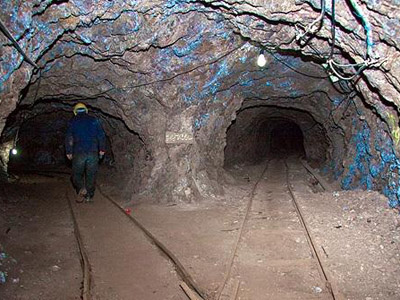 استخراج و جمع&zwnj;آوری سالانه ۴۰ تن فیروزه از معدن فیروزه نیشابور