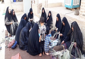 مسابقه حصیر بافی در بافق برگزار شد