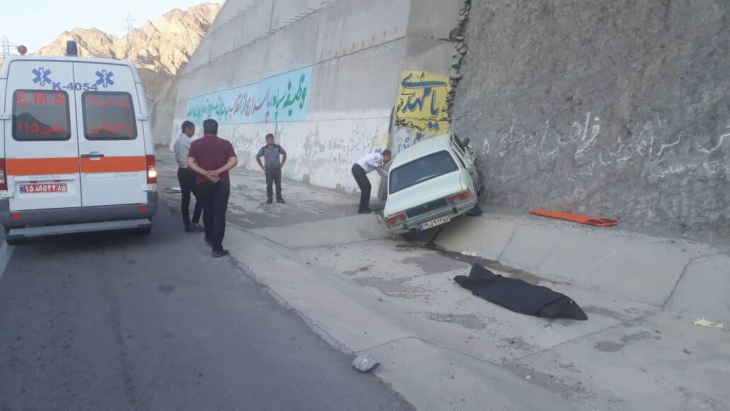 برخورد خودرو با کوه یک کشته برجای گذاشت