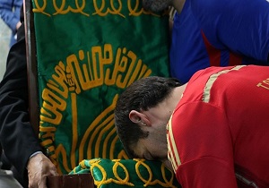 حضور خادمان امام رضا (ع) در منزل شهید حسین منجزی