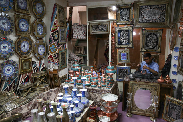 سایه پلمب بر سر بازارچه صنایع دستی ایلام/ ۱۰۰ نفر بیکار می‌شوند