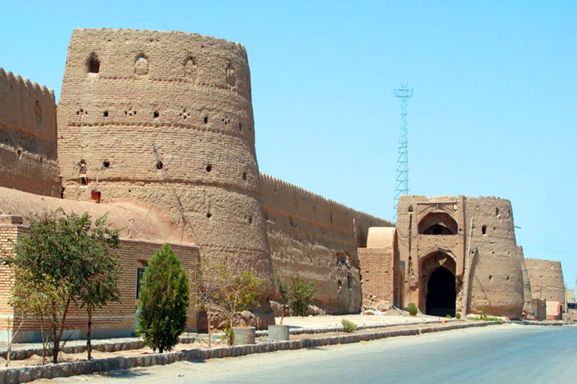 آشنایی با ۱۱ بنای خشتی ایران/بزرگترین قلعه خشتی جهان در کدام استان است؟ +تصاویر