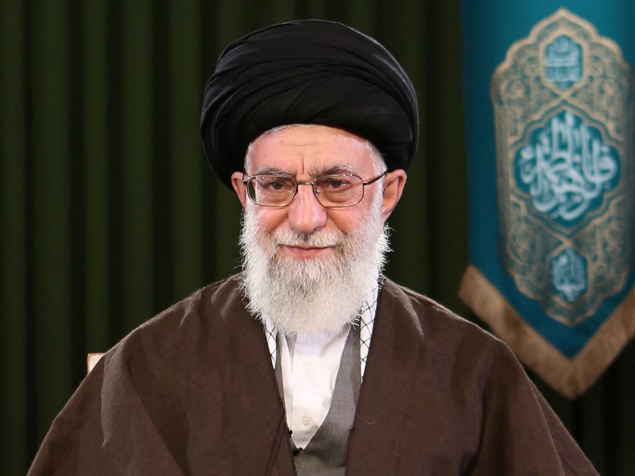رهبر انقلاب: وابستگی بیچارگی می&zwnj;آورد +تصویرنوشته
