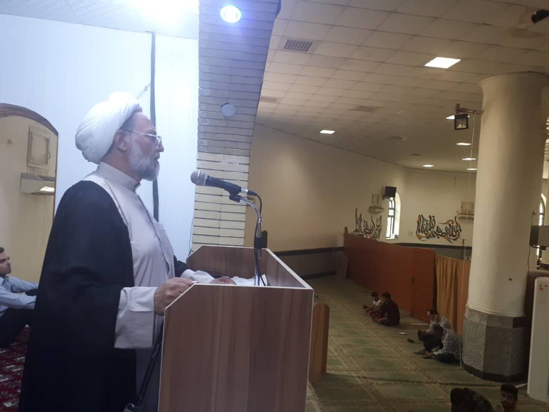 امام جمعه موقت ایرانشهر: آمریکا در جهان منزوی شده است