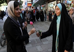 در تمدن غرب زنان به عنوان یک ابزار استفاده می‌شوند و به هیچ عنوان از خود استقلال ندارند