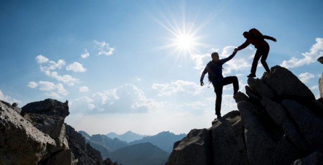فتح قله حوض دال دنا توسط کارکنان آموزش و پرورش