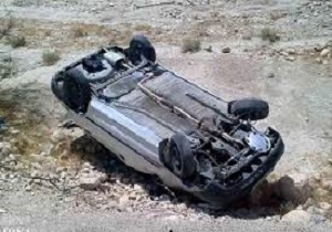 مجروح شدن ۲ نفر براثر واژگونی خودرو در محور آزادراه پل‌زال