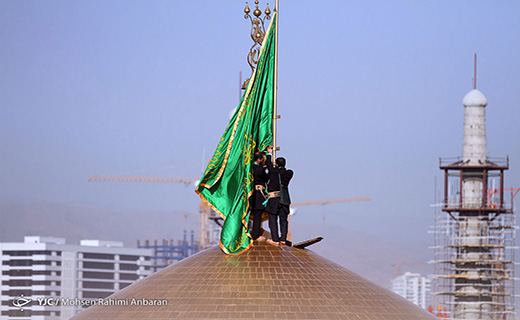 آیین تعویض پرچم گنبد در شب میلاد حضرت رضا (ع) انجام می‌شود