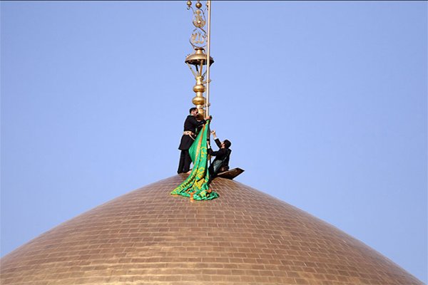 پخش زنده مراسم تعویض پرچم گنبد رضوی از شبکه قرآن و معارف سیما