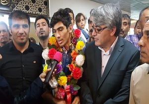 قهرمان آسیا بااستقبال جامعه ورزشی وارد اردبیل شد