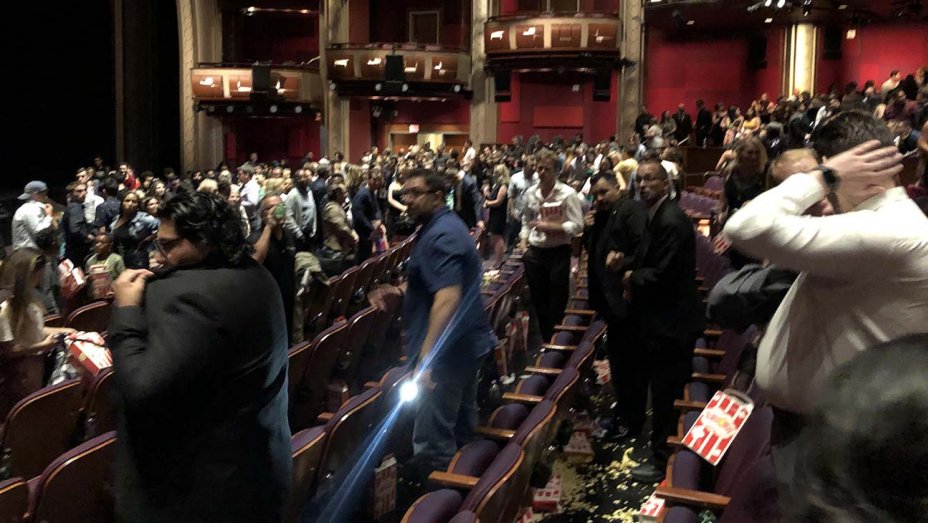 قطعی گسترده برق در نیویورک باعث اختلال در تئاتر و سینما شد قطعی گسترده برق در نیویورک باعث اختلال در تئاتر و سینما شد