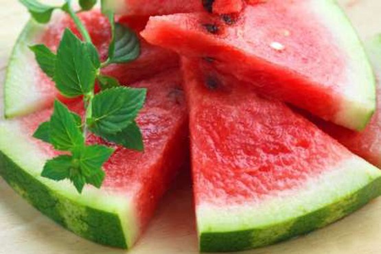خوردن میوه&zwnj;هایی که در تابستان به شدت توصیه می&zwnj;شود